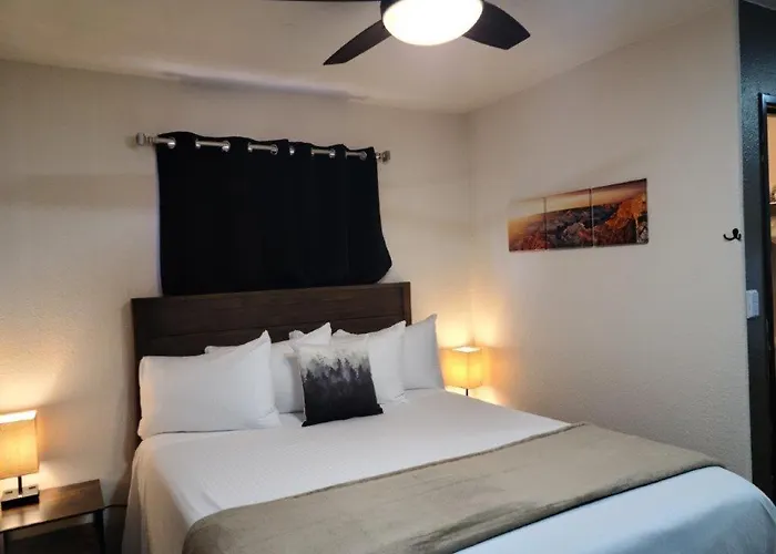 070A Grand Canyon Studio With Kitchenette, Accommodates 4