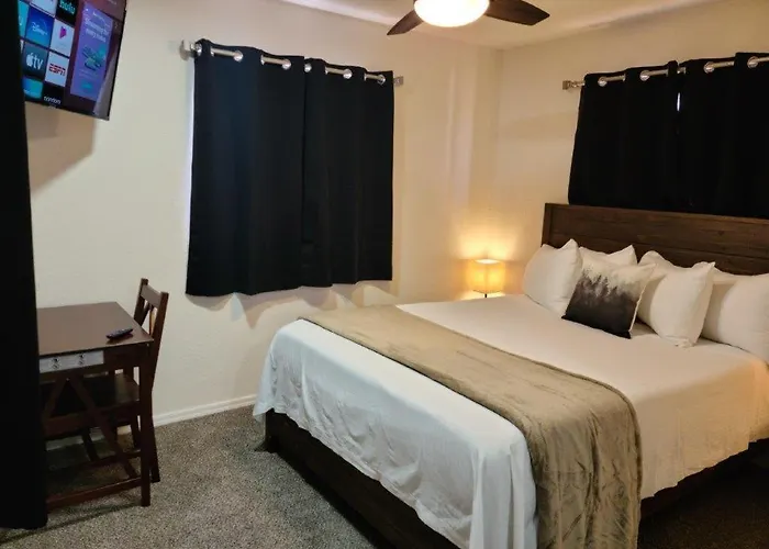 070A Grand Canyon Studio With Kitchenette, Accommodates 4
